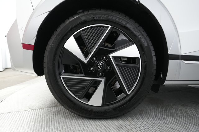 2025 Hyundai IONIQ 5 — photo 15 of 20