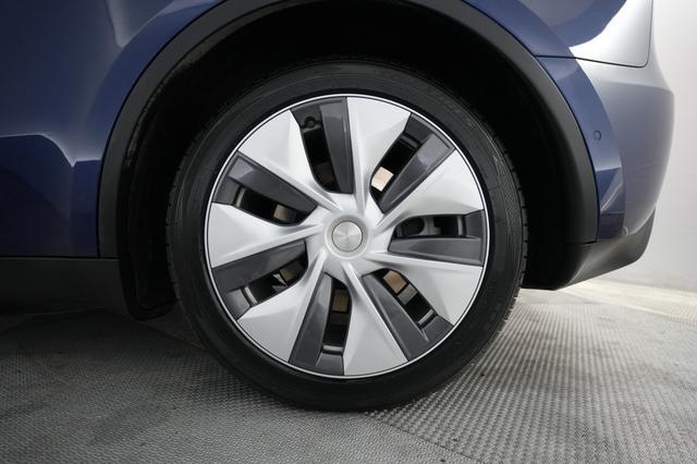 2022 Tesla Model Y — photo 7 of 21