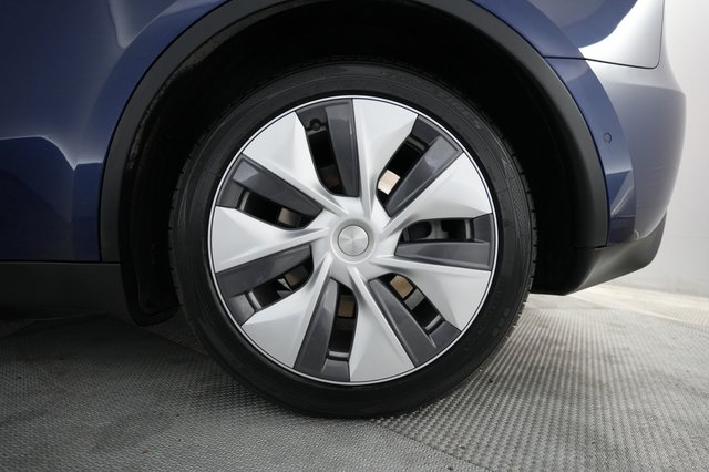 2022 Tesla Model Y — photo 7 of 21