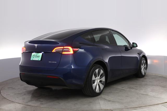 2022 Tesla Model Y — photo 2 of 21