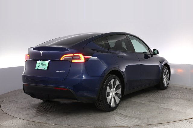 2022 Tesla Model Y — photo 2 of 21