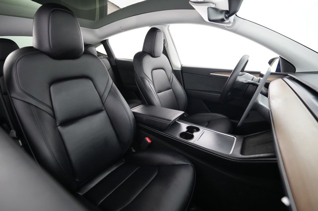 2022 Tesla Model Y — photo 18 of 21