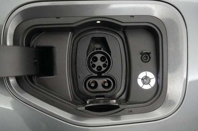 2023 Ford F-150 Lightning — photo 8 of 15