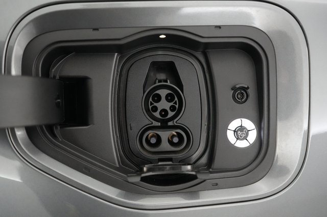 2023 Ford F-150 Lightning — photo 8 of 15