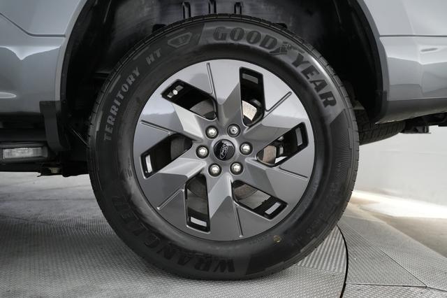 2023 Ford F-150 Lightning — photo 10 of 15
