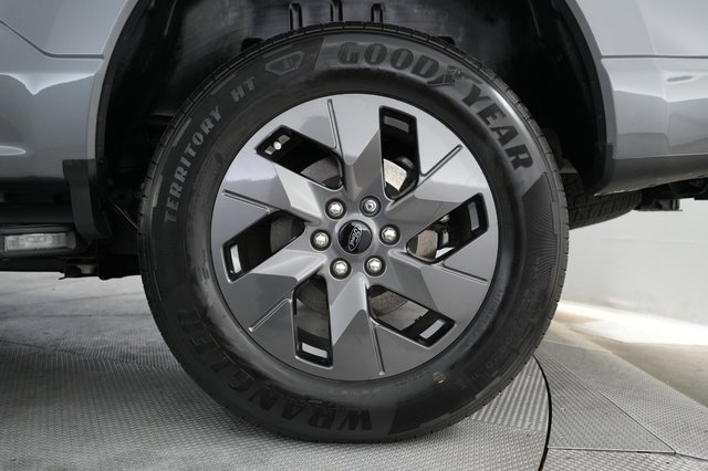 2023 Ford F-150 Lightning — photo 10 of 15