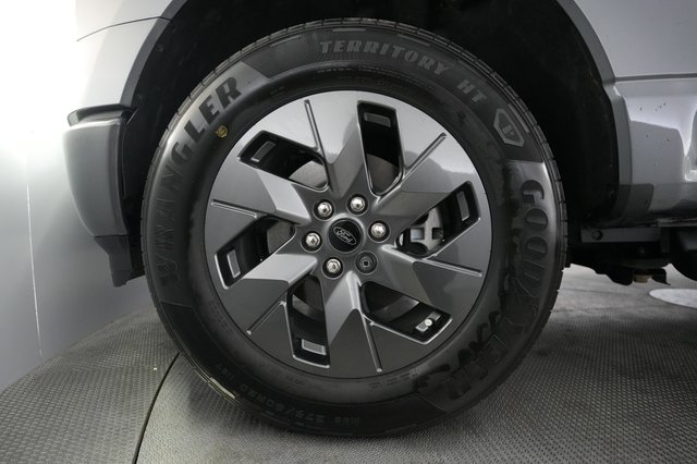 2023 Ford F-150 Lightning — photo 11 of 15