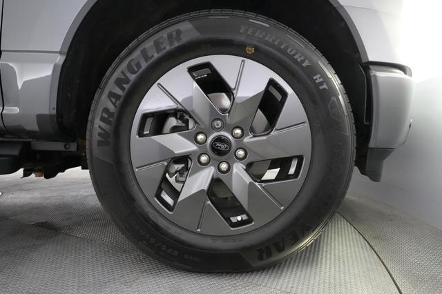 2023 Ford F-150 Lightning — photo 7 of 15