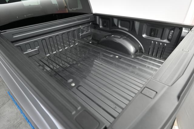 2023 Ford F-150 Lightning — photo 6 of 15