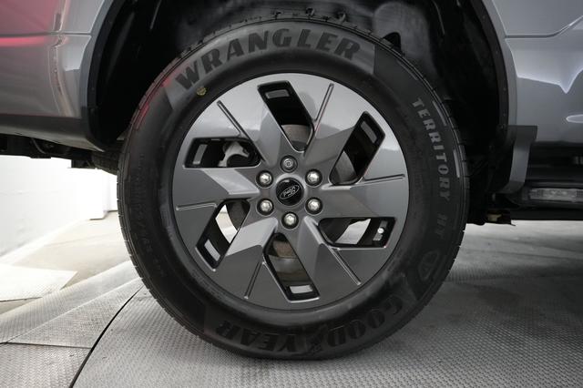 2023 Ford F-150 Lightning — photo 9 of 15