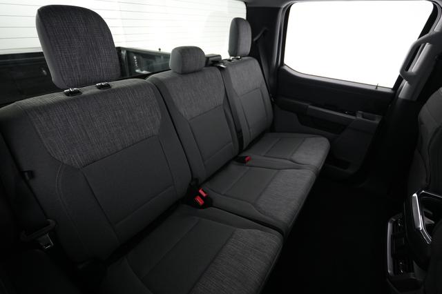 2023 Ford F-150 Lightning — photo 4 of 15