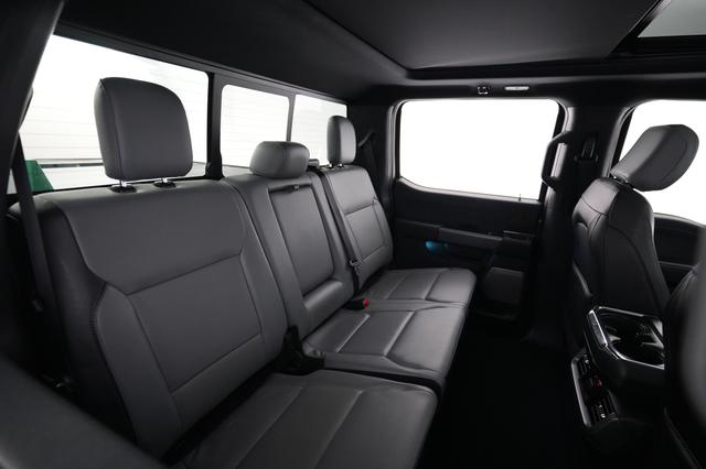 2023 Ford F-150 Lightning — photo 4 of 15