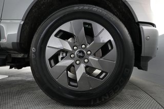 2023 Ford F-150 Lightning — photo 9 of 15