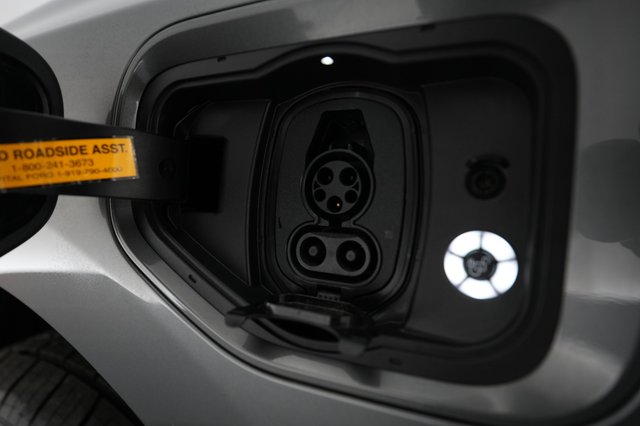 2023 Ford F-150 Lightning — photo 8 of 15