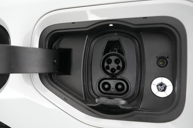 2024 Ford F-150 Lightning — photo 8 of 15