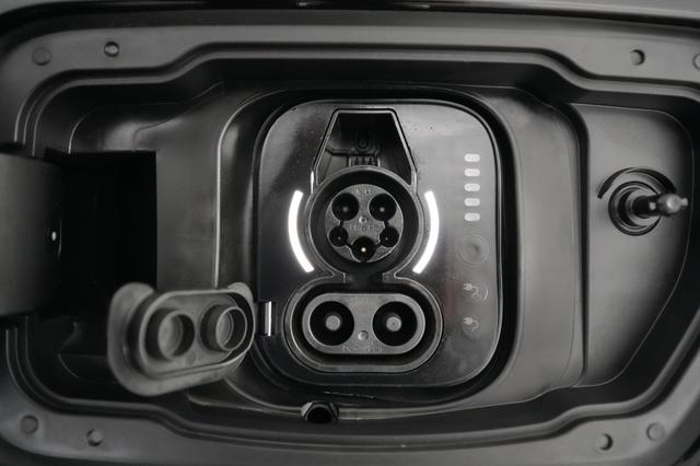 2024 Jeep Wagoneer S — photo 8 of 24