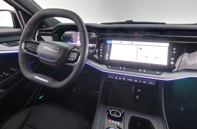 2024 Jeep Wagoneer S — photo 20 of 24