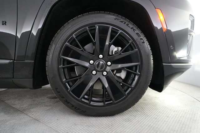 2024 Jeep Wagoneer S — photo 16 of 24