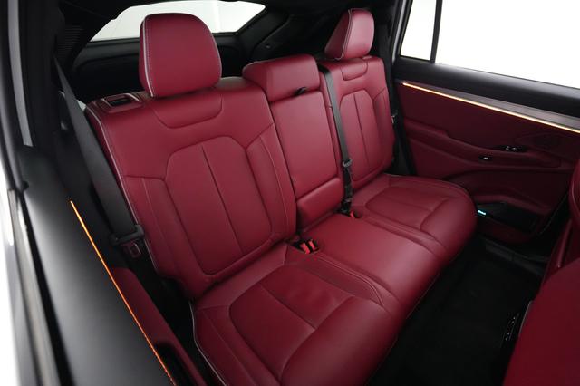 2024 Jeep Wagoneer S — photo 4 of 19