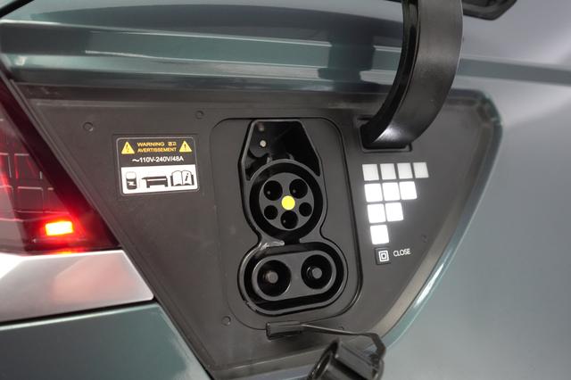 2024 Hyundai IONIQ 5 — photo 8 of 21