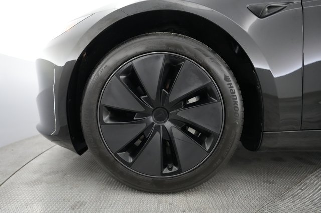2025 Tesla Model 3 — photo 16 of 24