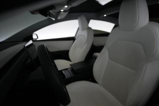 2025 Tesla Model 3 — photo 3 of 24