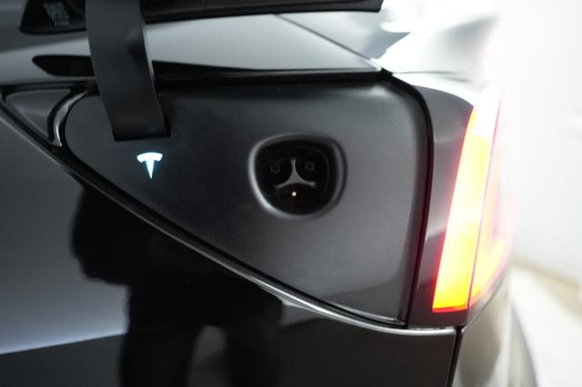 2025 Tesla Model 3 — photo 8 of 24