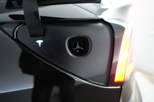 2025 Tesla Model 3 — photo 8 of 24