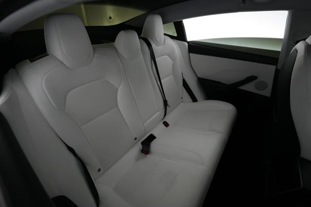 2025 Tesla Model 3 — photo 4 of 24