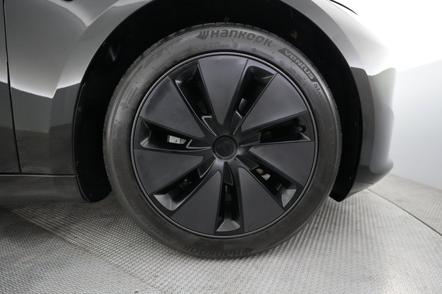 2025 Tesla Model 3 — photo 17 of 24