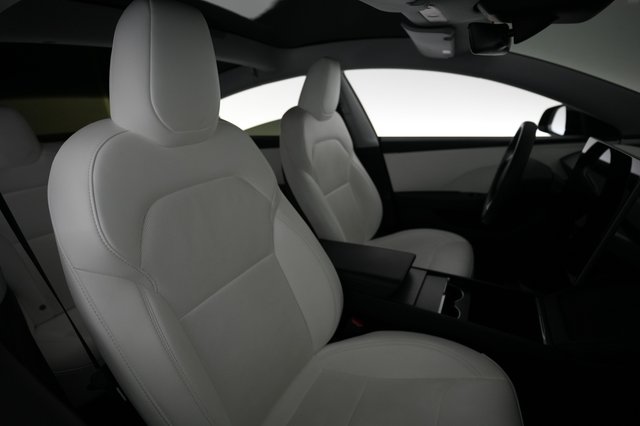 2025 Tesla Model 3 — photo 18 of 24