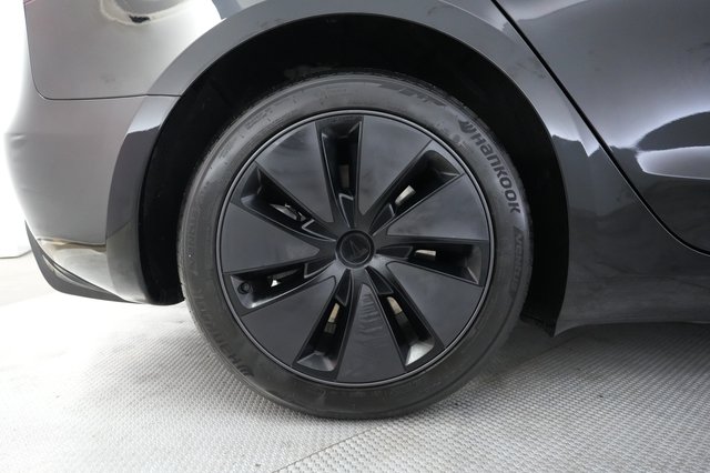 2025 Tesla Model 3 — photo 7 of 24