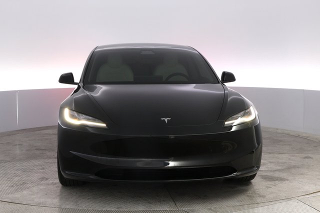 2025 Tesla Model 3 — photo 9 of 24