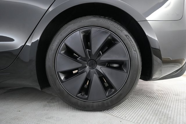 2025 Tesla Model 3 — photo 15 of 24