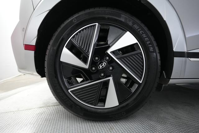 2025 Hyundai IONIQ 5 — photo 7 of 21