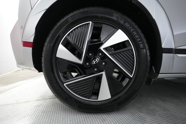 2025 Hyundai IONIQ 5 — photo 7 of 21