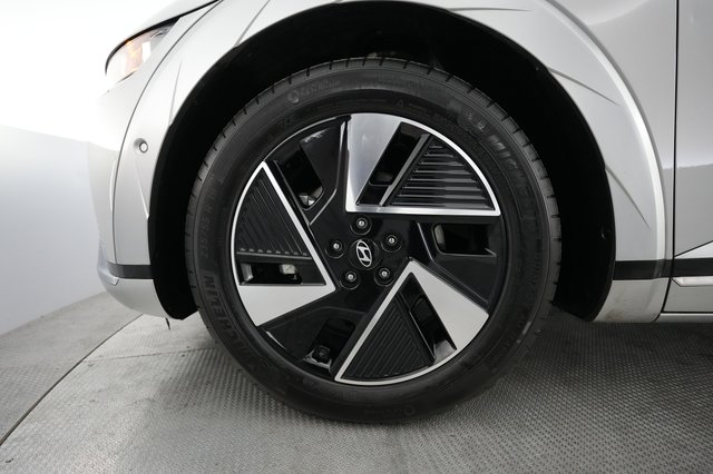 2025 Hyundai IONIQ 5 — photo 17 of 21