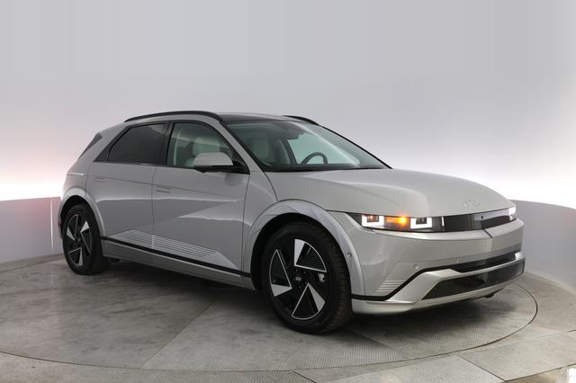 2025 Hyundai IONIQ 5 — photo 10 of 21