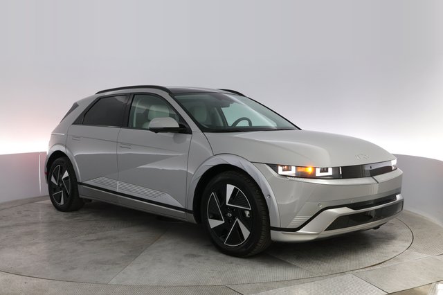 2025 Hyundai IONIQ 5 — photo 10 of 21