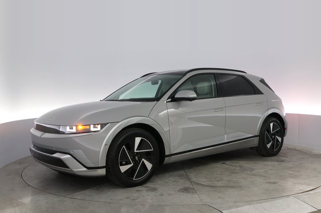 2025 Hyundai IONIQ 5 — photo 14 of 21