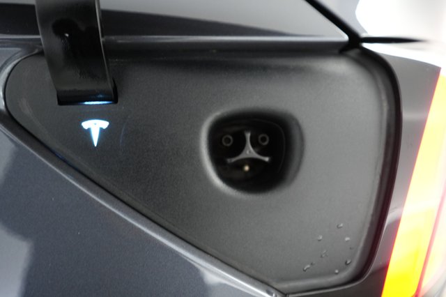 2021 Tesla Model Y — photo 8 of 21