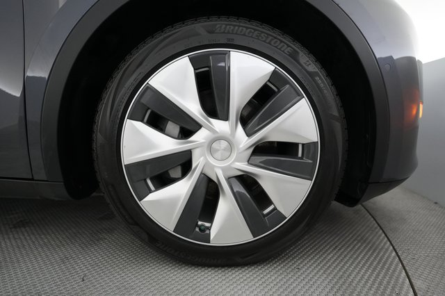 2021 Tesla Model Y — photo 16 of 21