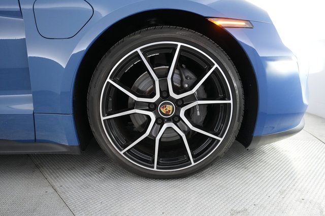 2023 Porsche Taycan — photo 16 of 22