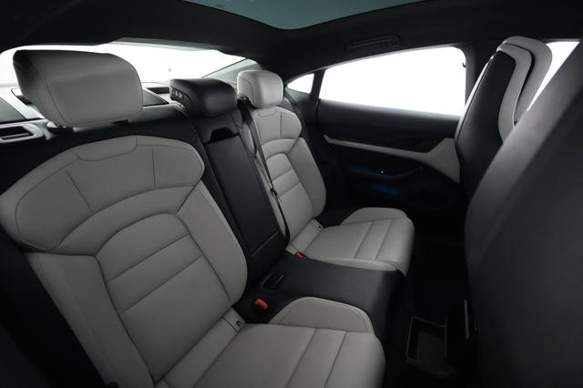 2023 Porsche Taycan — photo 4 of 22