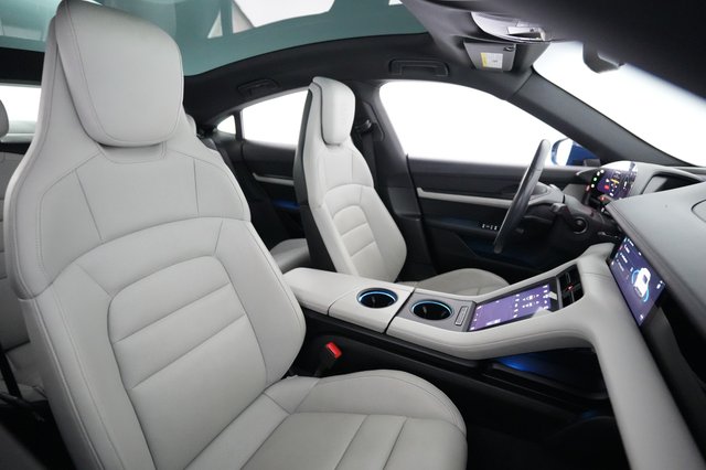 2023 Porsche Taycan — photo 18 of 22
