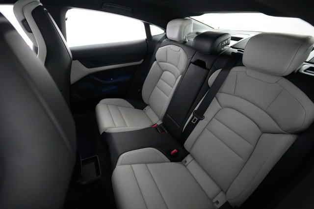 2023 Porsche Taycan — photo 19 of 22
