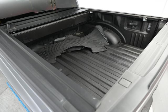 2023 Ford F-150 Lightning — photo 6 of 15