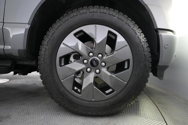 2023 Ford F-150 Lightning — photo 10 of 15