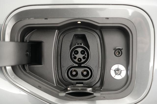 2023 Ford F-150 Lightning — photo 8 of 15