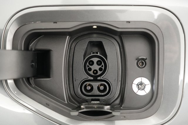 2023 Ford F-150 Lightning — photo 8 of 15